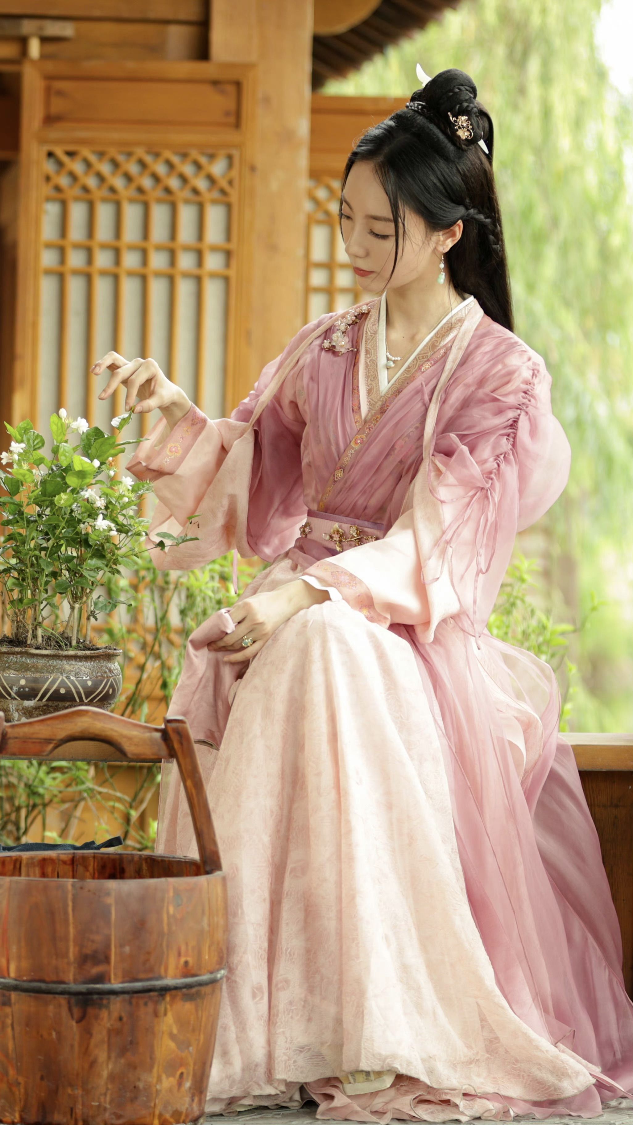 Elegant Teenage Cheongsam:A Blend of Chinese Zen and Tea Ceremony Fashion Elegant Teenage Cheongsam:A Blend of Chinese Zen and Tea Ceremony Fashion