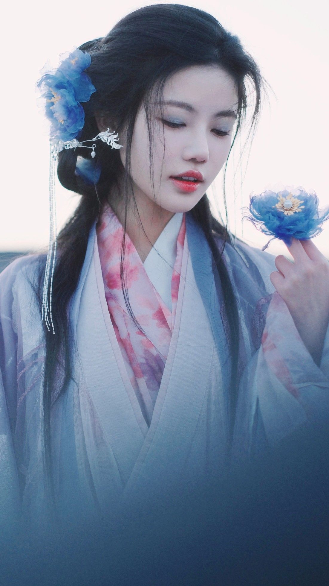 The Blooming Art of Hanfu Props:The Role of Flower Decorations in Traditional Chinese Costumes The Blooming Art of Hanfu Props:The Role of Flower Decorations in Traditional Chinese Costumes