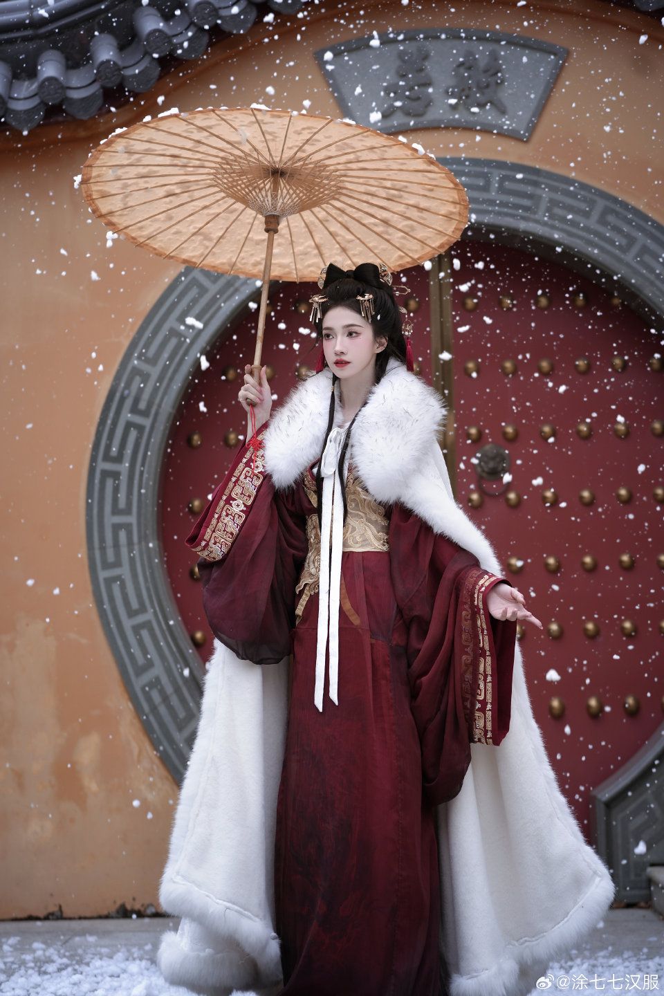 Autumn Winter Hanfu Womens Ensemble A Blend of Tradition and Modernity Autumn Winter Hanfu Womens Ensemble A Blend of Tradition and Modernity
