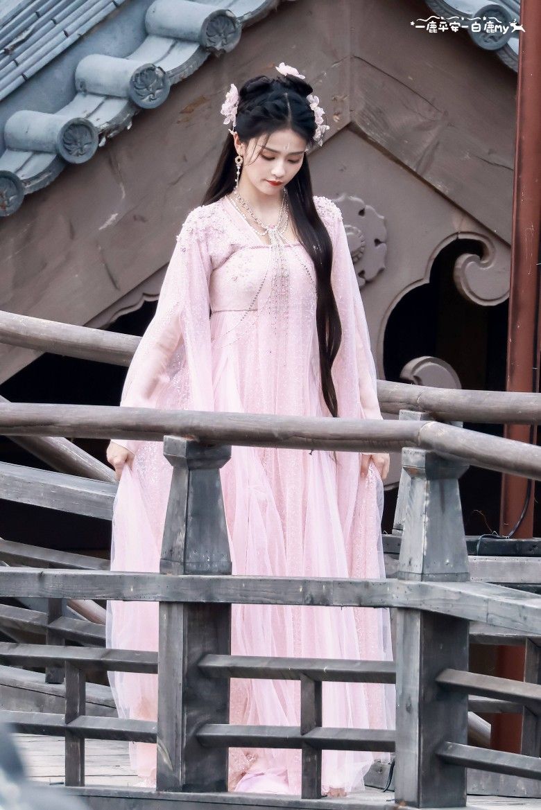 Embroidery in Ming-Style Hanfu:A Journey Through Time in Traditional Chinese Splendor Embroidery in Ming-Style Hanfu:A Journey Through Time in Traditional Chinese Splendor
