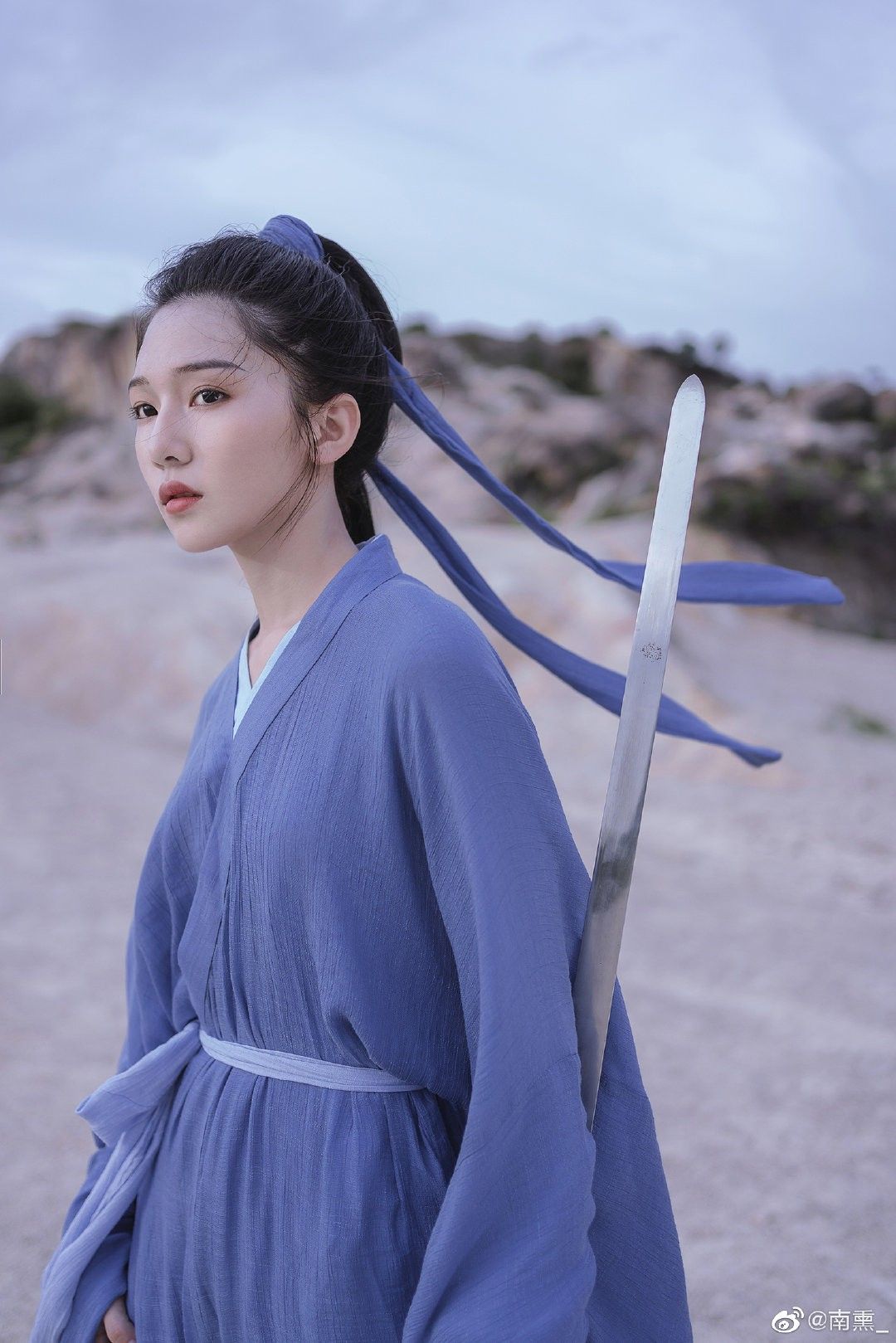Elegant金丝绒珍珠旗袍,融合传统与时尚的艺术品 Elegant金丝绒珍珠旗袍,融合传统与时尚的艺术品