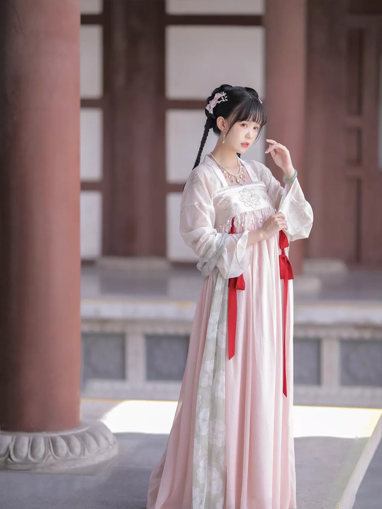 Everyday Fashion for the Plus-Size Girl in Traditional Hanfu Attire Everyday Fashion for the Plus-Size Girl in Traditional Hanfu Attire