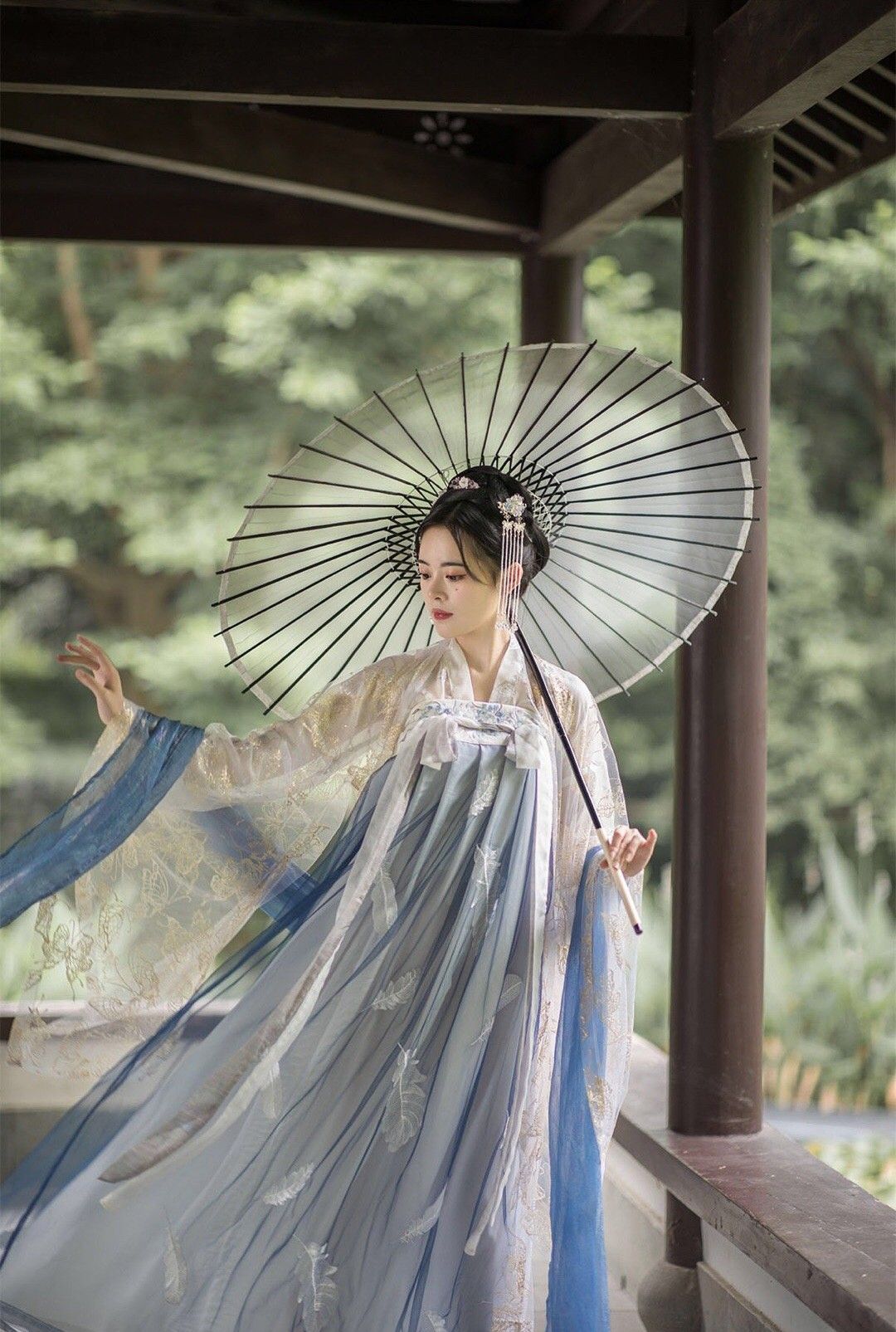 The Charm of Xiao Cuihuas Cheongsam:The Story of a Qipao with a Unique Allure The Charm of Xiao Cuihuas Cheongsam:The Story of a Qipao with a Unique Allure