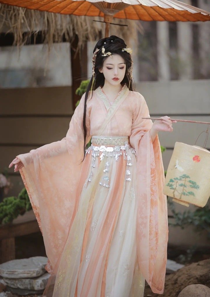 The Magnitude of Maturity:The Plush Saddle Skirt as a Symbol of Adult Ceremony The Magnitude of Maturity:The Plush Saddle Skirt as a Symbol of Adult Ceremony