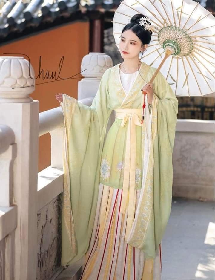 Pattern Design of a Sloping-shoulder Sleeve Cheongsam Pattern Design of a Sloping-shoulder Sleeve Cheongsam
