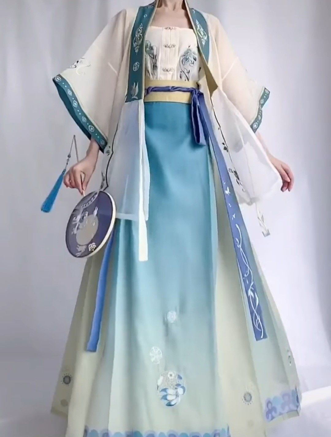 The Journey of a Qipao-Clad Heroine:An Ancient Tale of Martial Arts and Honor The Journey of a Qipao-Clad Heroine:An Ancient Tale of Martial Arts and Honor