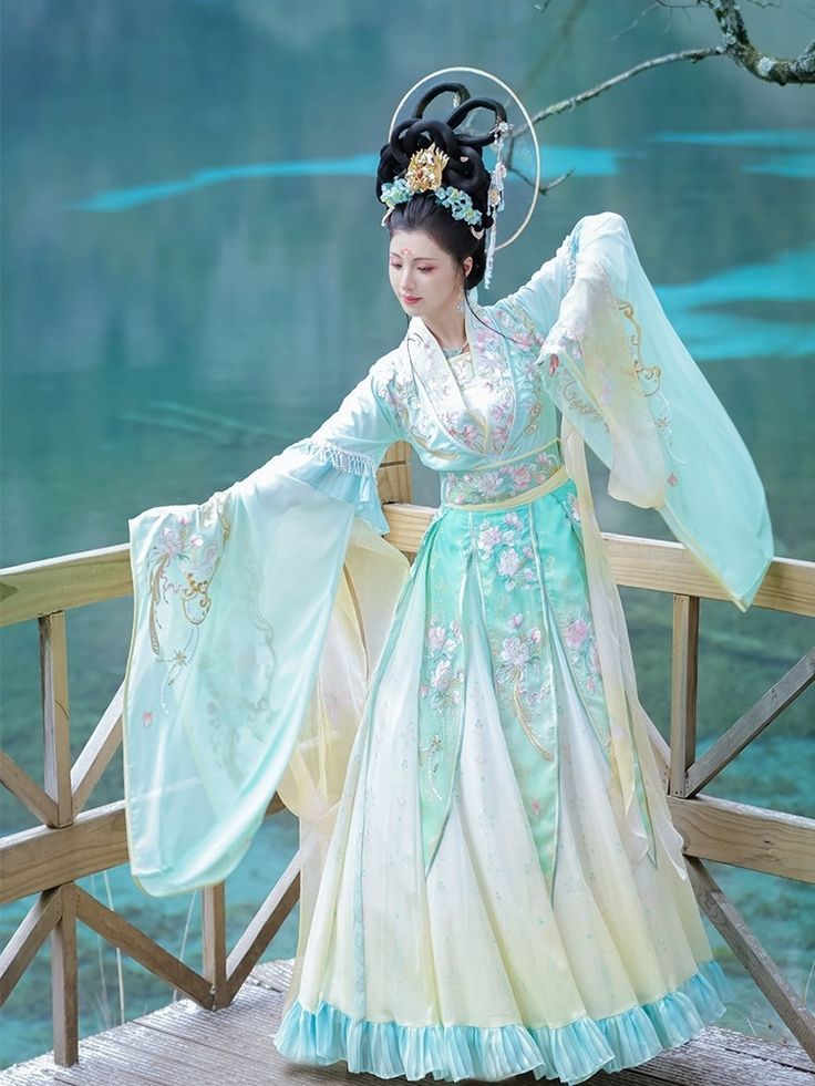Engaged:The Rise of Plus Size Mandarin Horseface Skirts Engaged:The Rise of Plus Size Mandarin Horseface Skirts