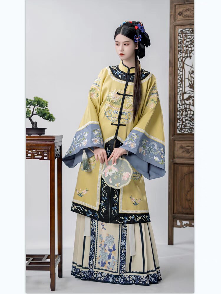 The Charm of Shawl Cheongsam:Embracing the Essence of Chinese Style The Charm of Shawl Cheongsam:Embracing the Essence of Chinese Style
