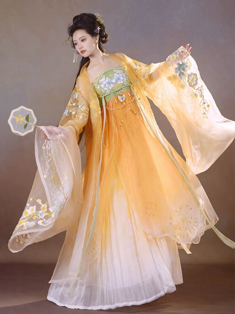 Winter Childrens Cheongsam for Girls:A Traditional Look for New Years Greetings Winter Childrens Cheongsam for Girls:A Traditional Look for New Years Greetings