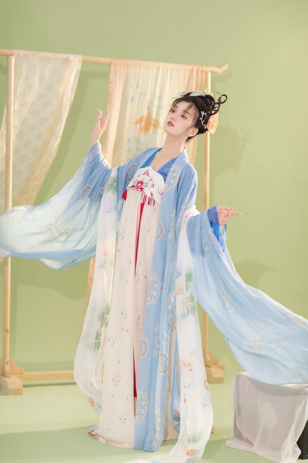 Ancient Charm:The Elegance of Hanfu Womens Ensemble in Modern Fashion Ancient Charm:The Elegance of Hanfu Womens Ensemble in Modern Fashion