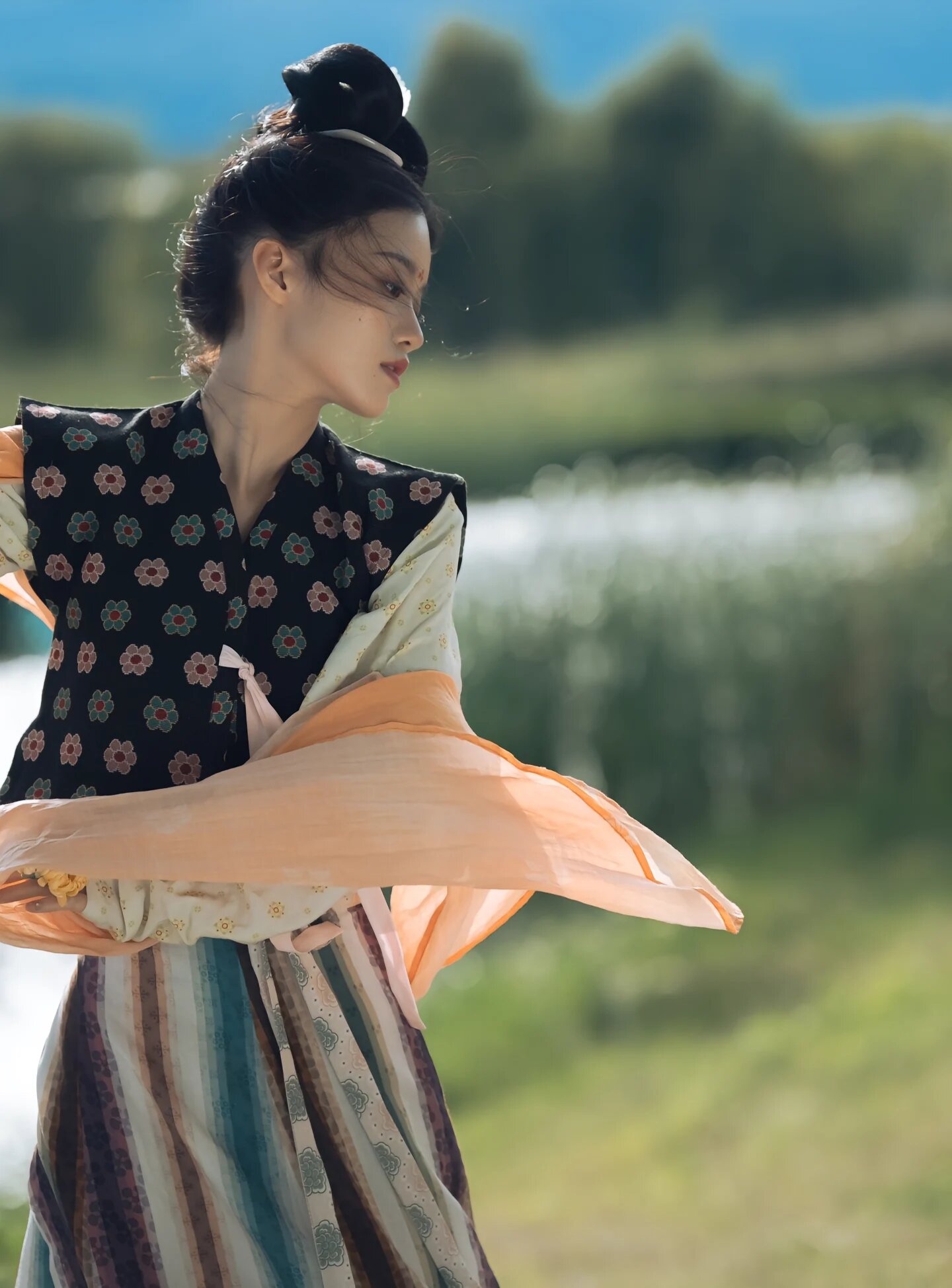 The Equestrian Skirt and the Memories of Yueyang Tower The Equestrian Skirt and the Memories of Yueyang Tower