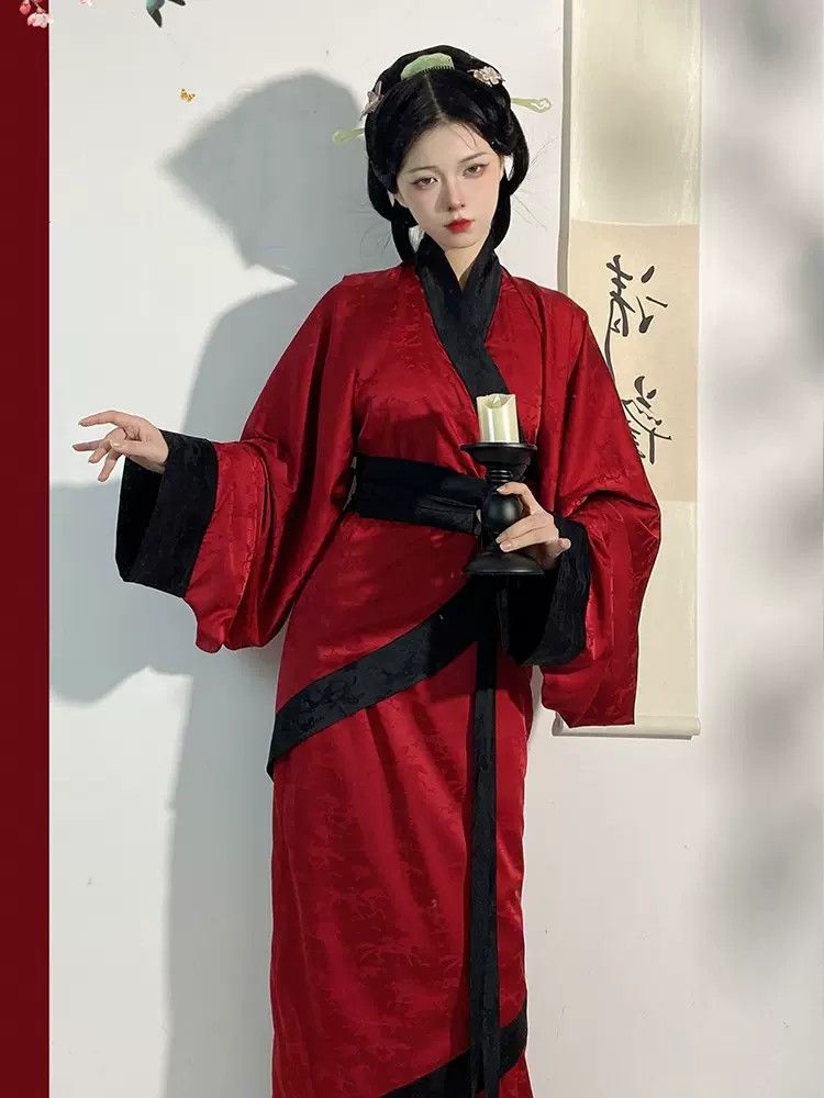 The Hidden Charm of Hanfu:The Insight of a Diabolical Elegance The Hidden Charm of Hanfu:The Insight of a Diabolical Elegance