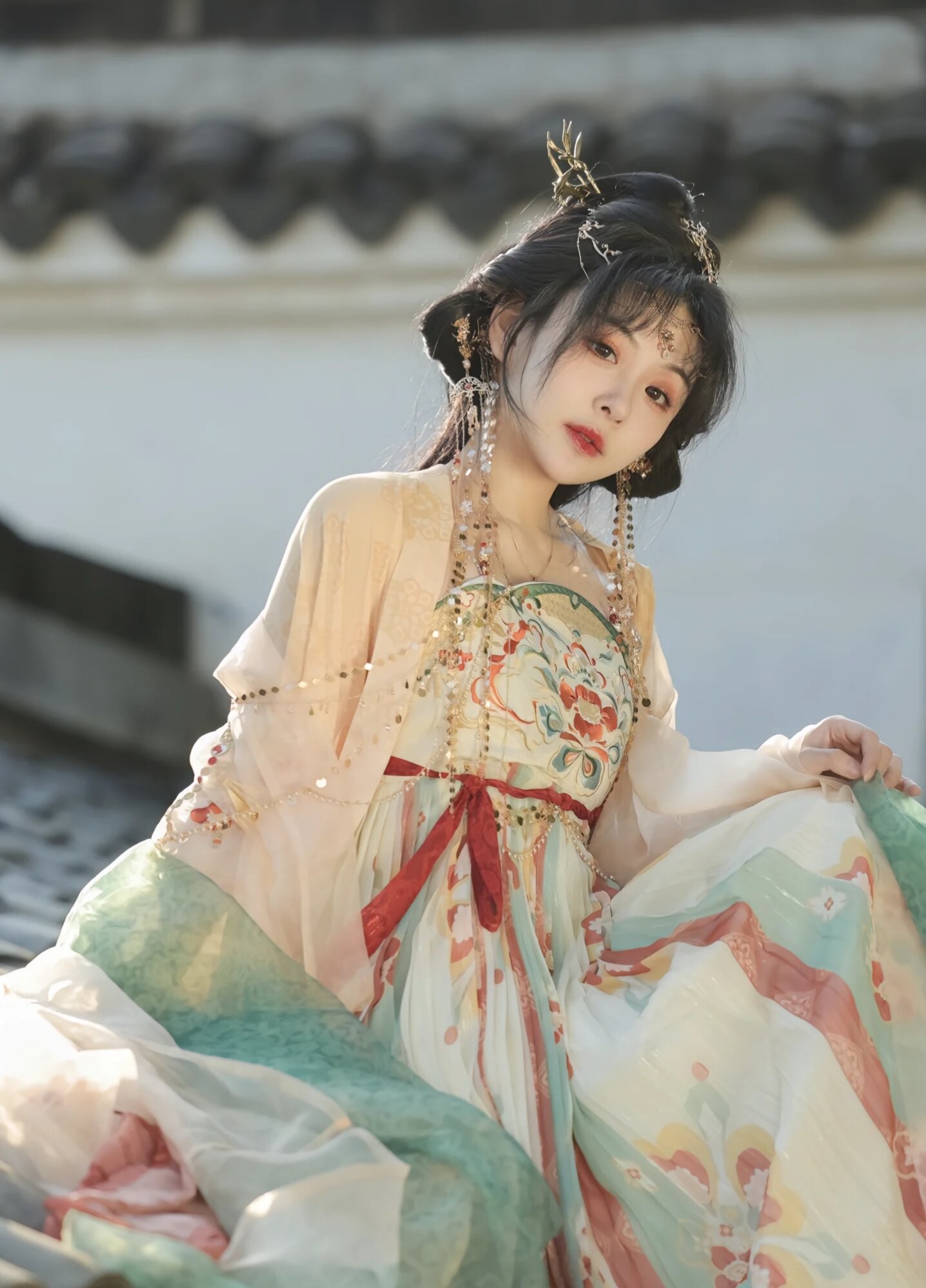 Styling a Short Top with a Horseface Skirt:Fashion Tips and Trends