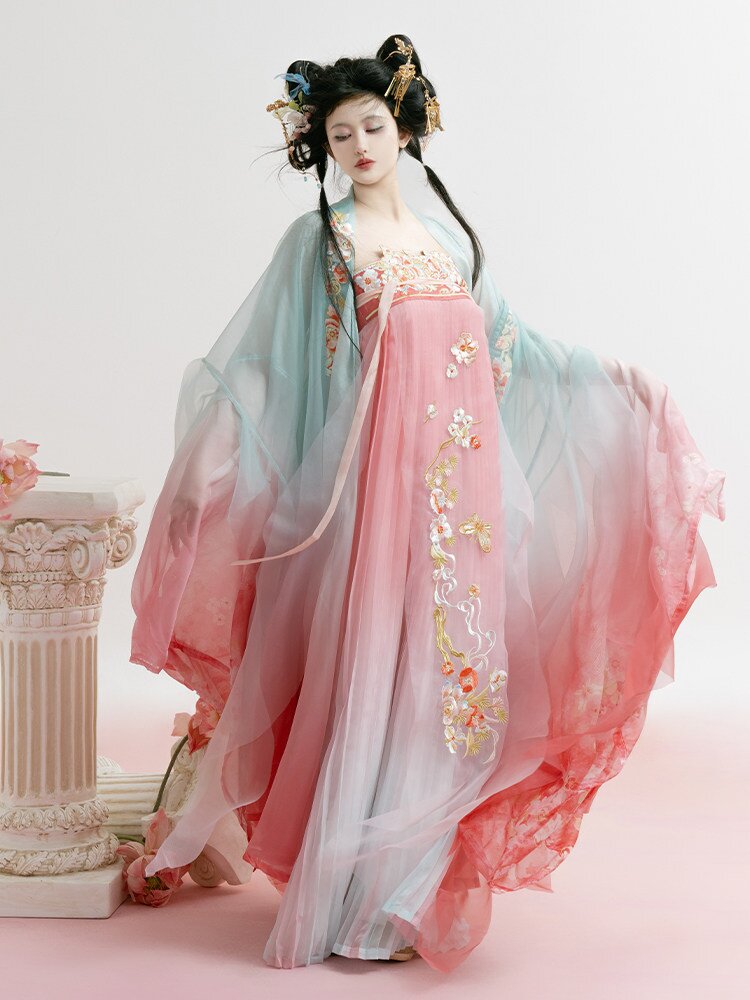 The Elegance of Womens Cheongsam:A Cultural Icon of Chinese Traditional Clothing The Elegance of Womens Cheongsam:A Cultural Icon of Chinese Traditional Clothing