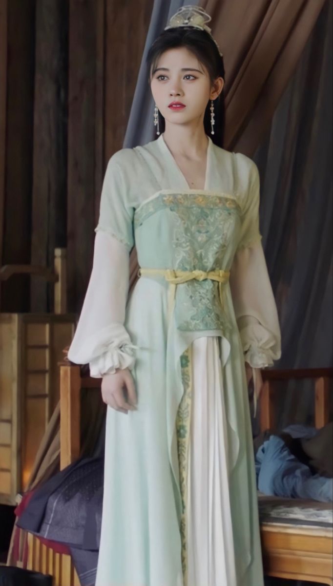 The Rise of Hanfu Fashion for Student-Age Kids:A 12-Year-Olds Perspective The Rise of Hanfu Fashion for Student-Age Kids:A 12-Year-Olds Perspective