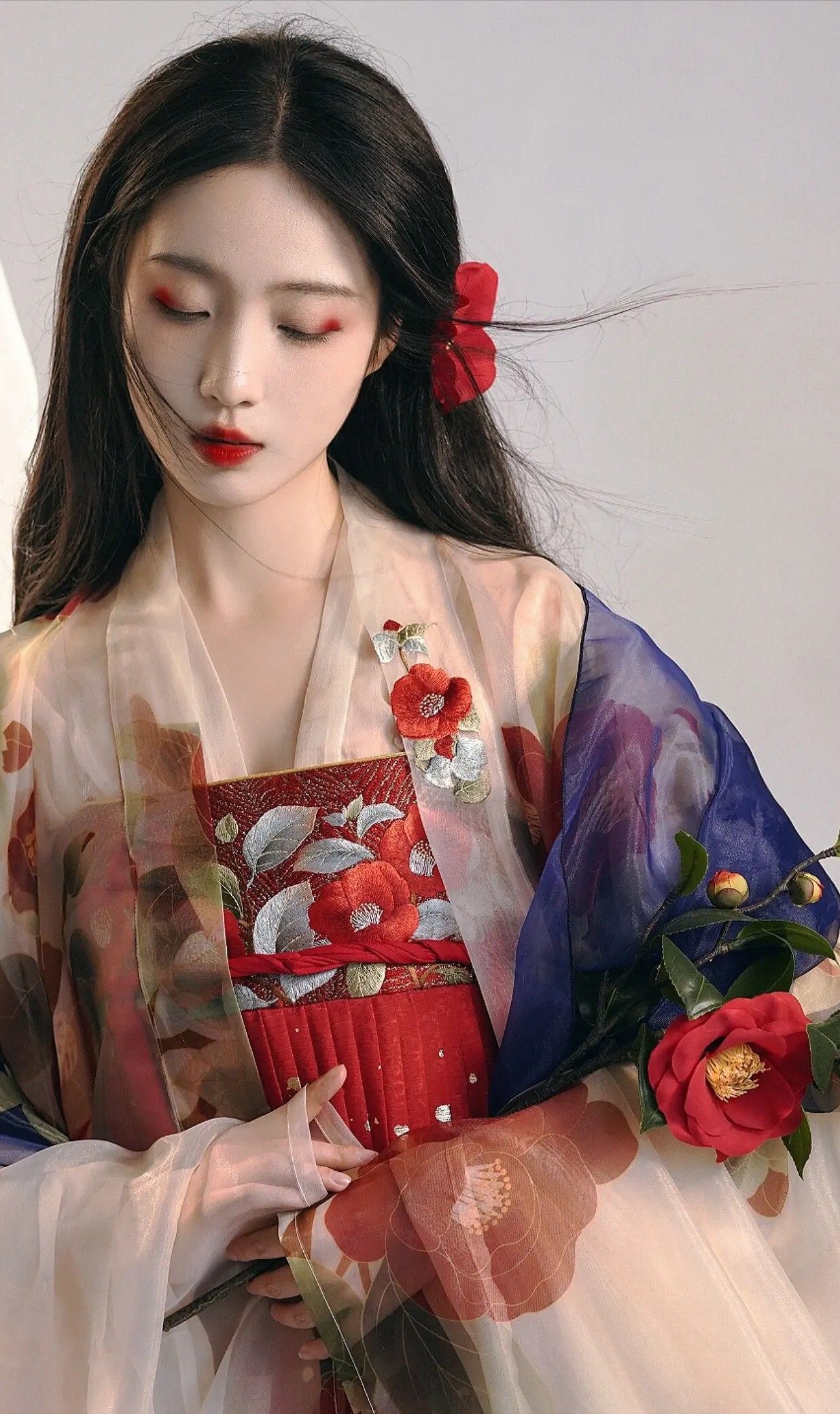 The Splendor of Traditional Chinese Costume in the Light of Deyun Society The Splendor of Traditional Chinese Costume in the Light of Deyun Society