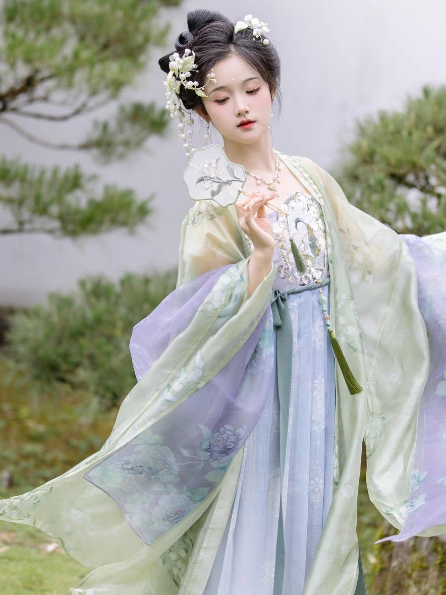 Reimagining Cheongsam Blouses for Summer Comfort and Style Reimagining Cheongsam Blouses for Summer Comfort and Style