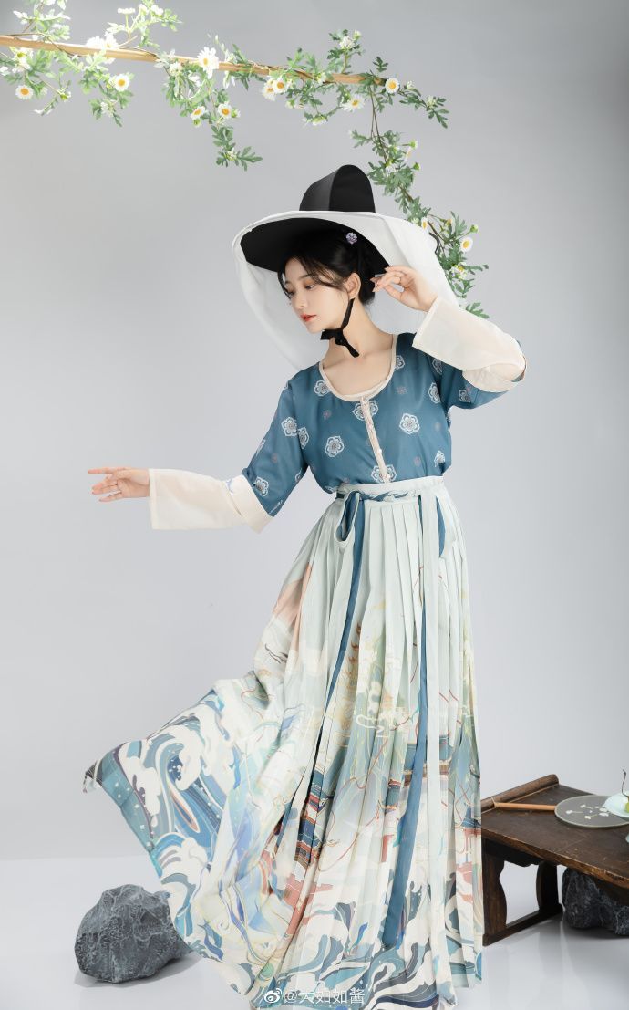 Elegant Horseface Skirt and Headwear:A Guide to Perfect Pairing Elegant Horseface Skirt and Headwear:A Guide to Perfect Pairing