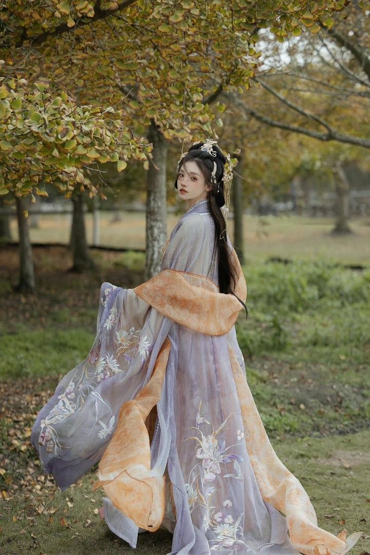 Elegant Pink Hanfu Shoes:A Glimpse into Traditional Chinese Fashion Elegant Pink Hanfu Shoes:A Glimpse into Traditional Chinese Fashion