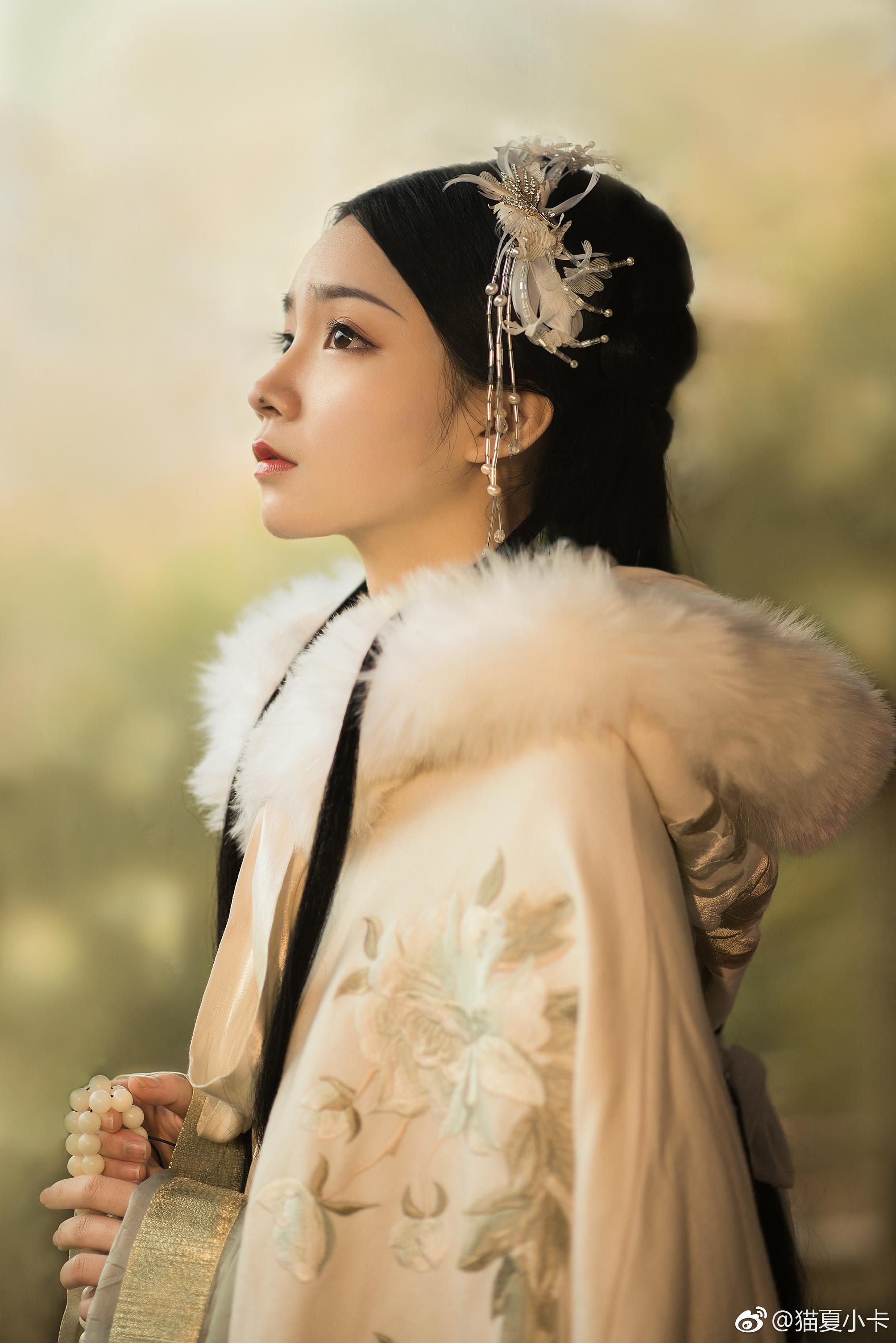 Yáo Mèi Encounters a Divine Deer in Traditional Hanfu Fashion Embracing the Large Size Beauty Yáo Mèi Encounters a Divine Deer in Traditional Hanfu Fashion Embracing the Large Size Beauty