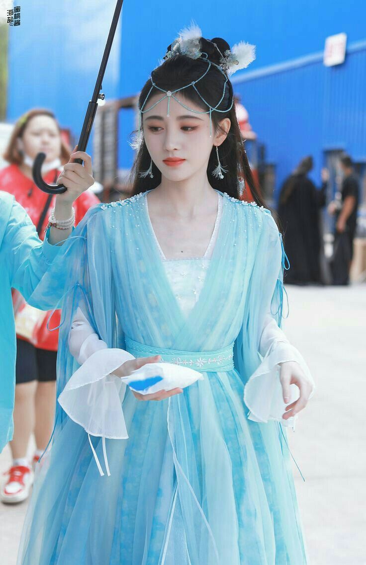Latest Trends in Cheongsam Fabrics:The Evolution of Qipao Material Latest Trends in Cheongsam Fabrics:The Evolution of Qipao Material