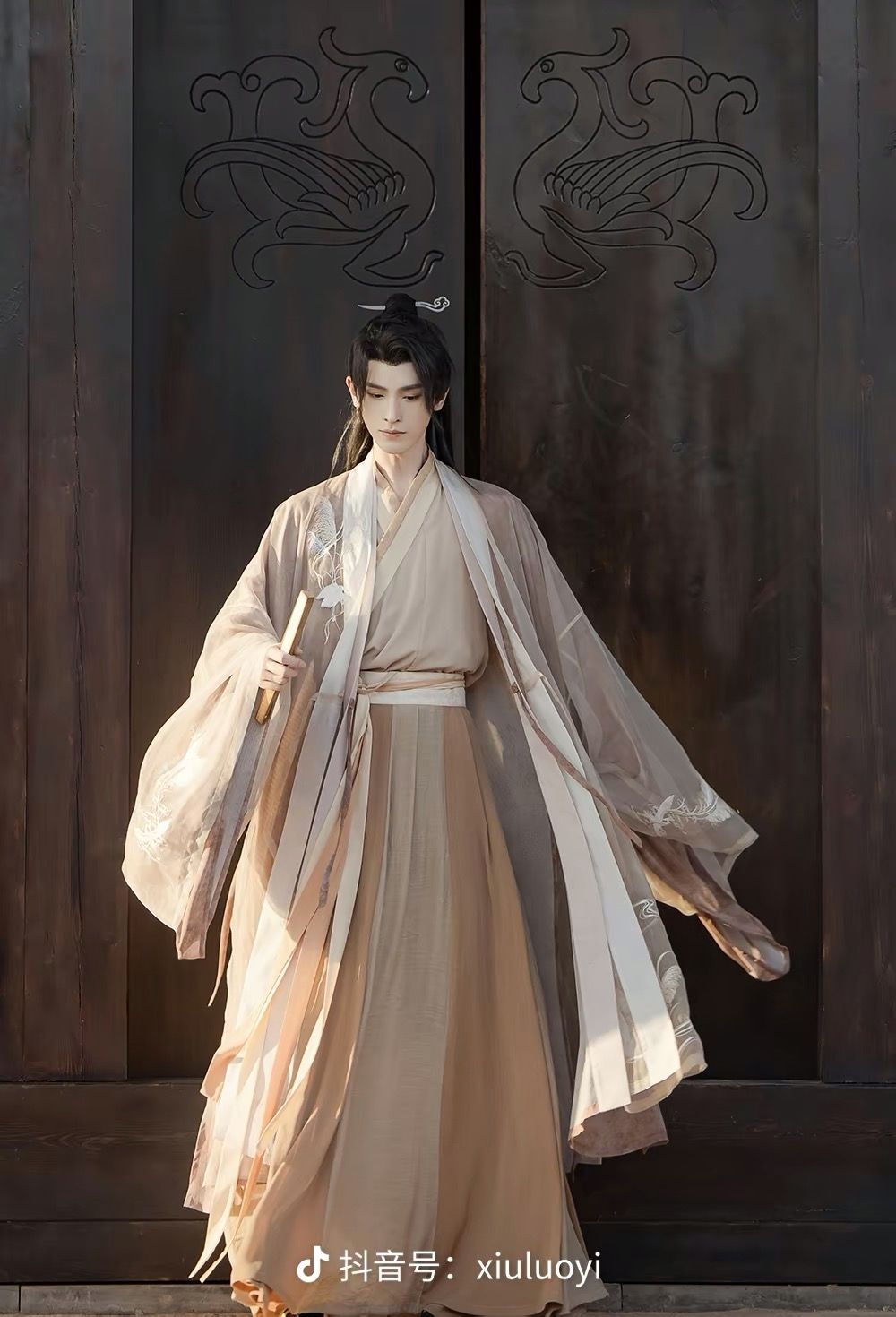 Adult改良版汉服裙女,传统与现代的完美融合 Adult改良版汉服裙女,传统与现代的完美融合