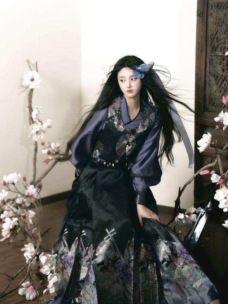 White Hanfu:A Fairy-like Elegance White Hanfu:A Fairy-like Elegance