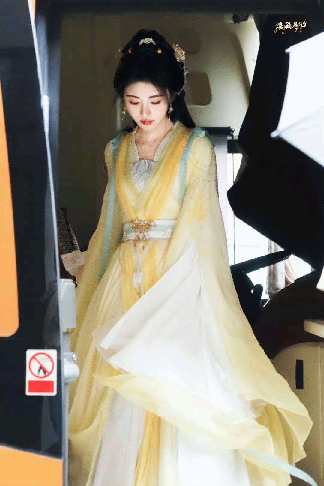 Children in Traditional Hanfu and Oil-Paper Umbrellas:A Cultural Journey