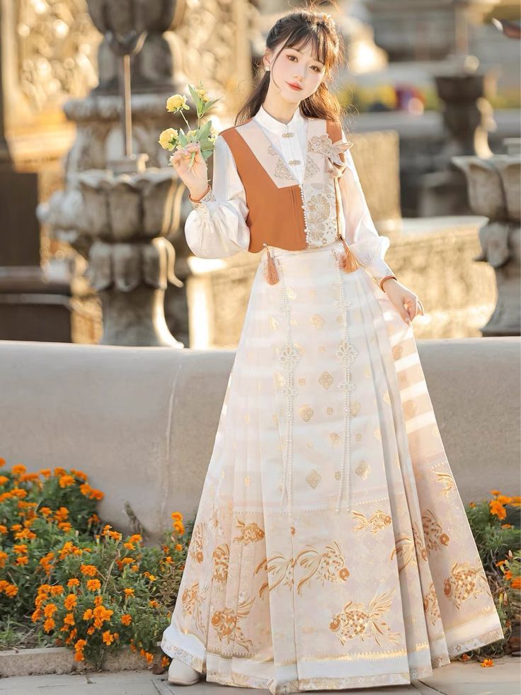 The Rise of Traditional Chinese Womens Wear:Qipao and the Military Leaders of the Republic Era
