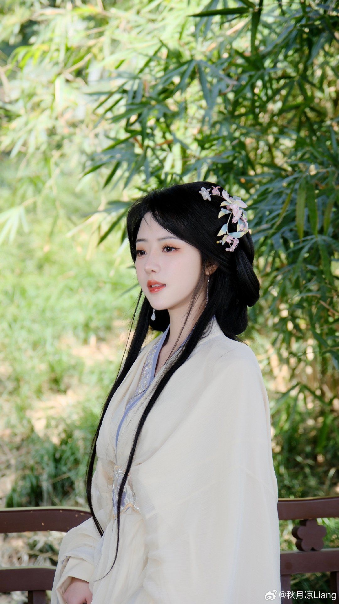 Exploring the Enigma of Ethnic Fashion:The敦煌飞天裤子 and Its Evolution in Modern Times Exploring the Enigma of Ethnic Fashion:The敦煌飞天裤子 and Its Evolution in Modern Times
