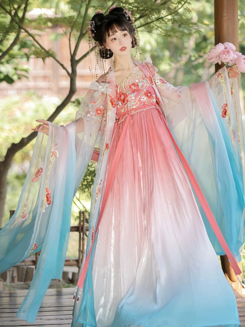 Luxurious Silk Cheongsam Skirts:A Closer Look into Elegance and Quality Luxurious Silk Cheongsam Skirts:A Closer Look into Elegance and Quality