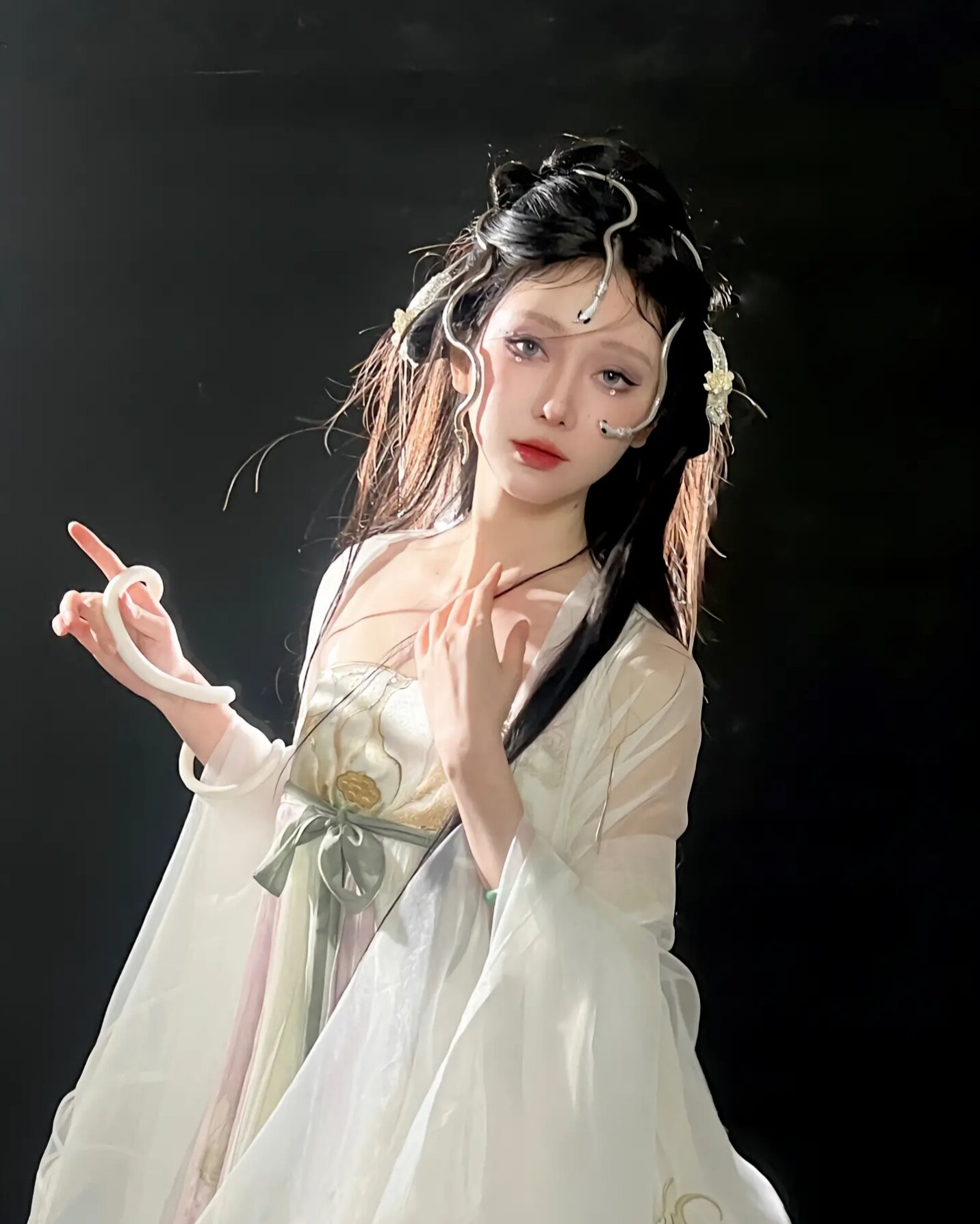 Elite Girls Traditional Chinese Hanfu Fashion:A Journey into Elegant Antiquity