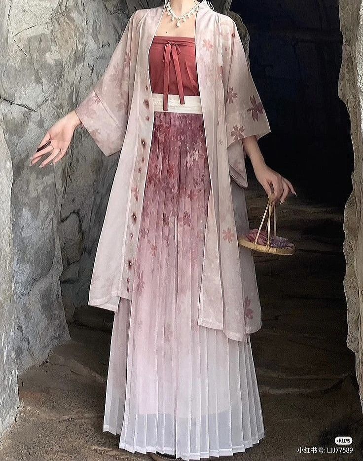 The Role of Undergarments in the Elegance of Hanfu Fashion:A Focus on Inner-lined Pants The Role of Undergarments in the Elegance of Hanfu Fashion:A Focus on Inner-lined Pants