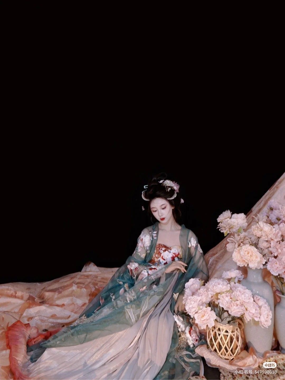The Charm of Mamen Qun:A Fashion Journey for Petite and Curvier Figures