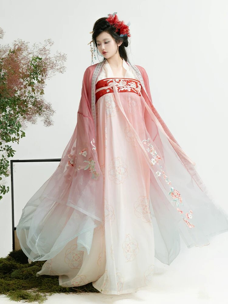 The Ethereal Beauty of Ma-Face Skirt for Young Girls in Ancient Style The Ethereal Beauty of Ma-Face Skirt for Young Girls in Ancient Style