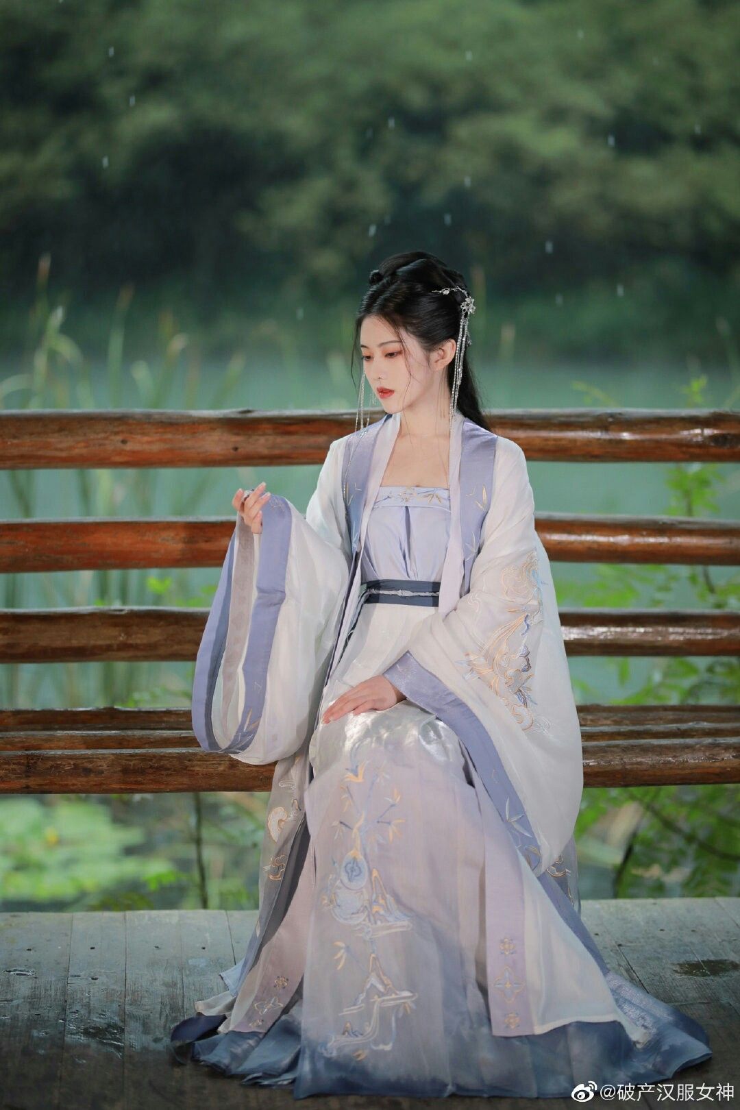 The Cultural Revival of Traditional Chinese Hanfu Fashion and the Role of Fans The Cultural Revival of Traditional Chinese Hanfu Fashion and the Role of Fans