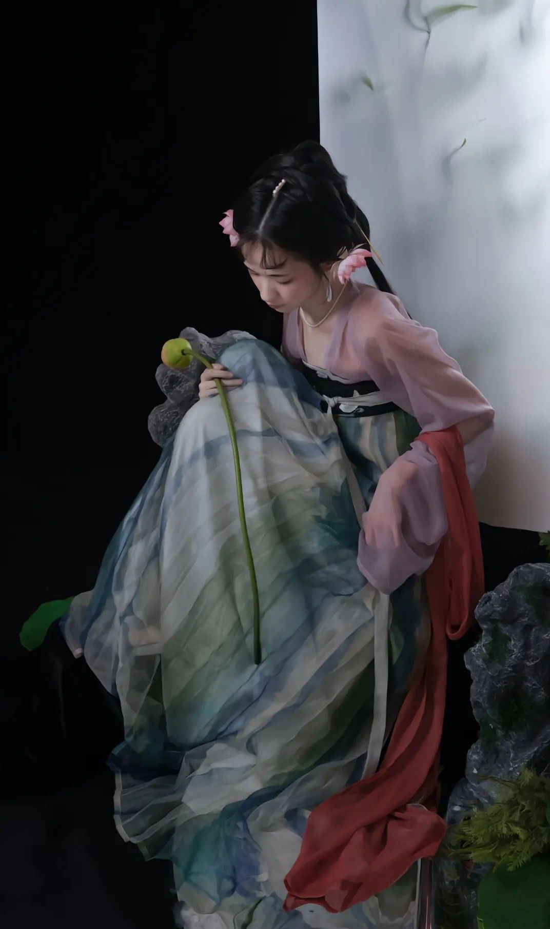 Ethereal Beauty in Traditional Chinese Fashion:The Enchanting Tale of a Hanfu-Clad Fairy Ethereal Beauty in Traditional Chinese Fashion:The Enchanting Tale of a Hanfu-Clad Fairy