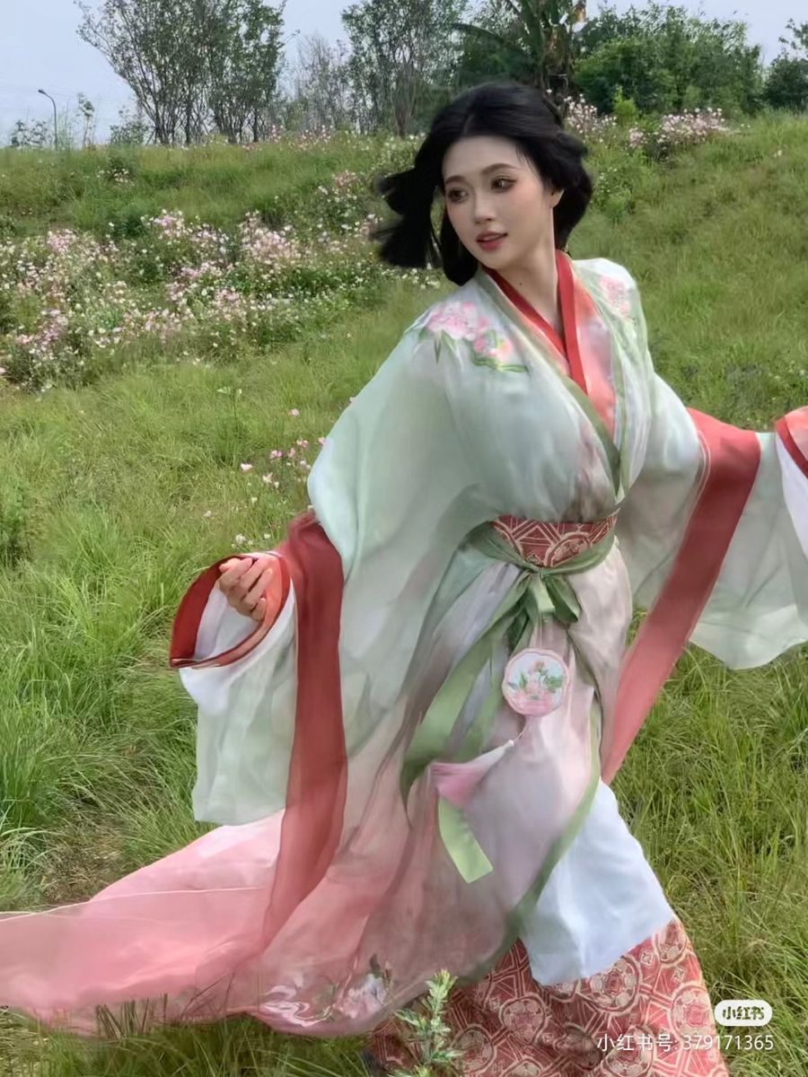 The Charm of Sleeve-Length Fashion in Short-Style Cheongsam The Charm of Sleeve-Length Fashion in Short-Style Cheongsam