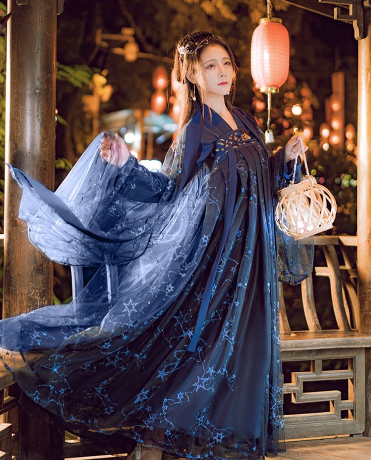 The Enchantment of Blue Hair Accessories in Hanfu Fashion The Enchantment of Blue Hair Accessories in Hanfu Fashion