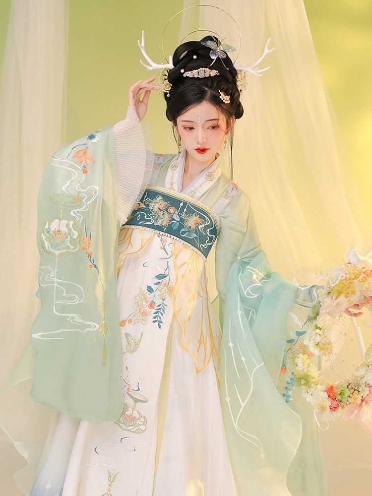 Winter Childrens Cheongsam for New Years Greetings:A Traditional and Warm Choice Winter Childrens Cheongsam for New Years Greetings:A Traditional and Warm Choice