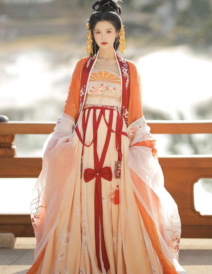 The Splendor of Hanfu:Earthy Clarity and Heavenly Purity in Traditional Chinese Attire The Splendor of Hanfu:Earthy Clarity and Heavenly Purity in Traditional Chinese Attire