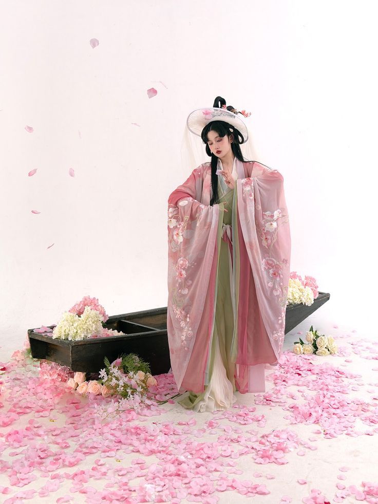 Summer in a Traditional Chinese Hanfu Costume:The Revival of Womens Ancient Elegance Summer in a Traditional Chinese Hanfu Costume:The Revival of Womens Ancient Elegance