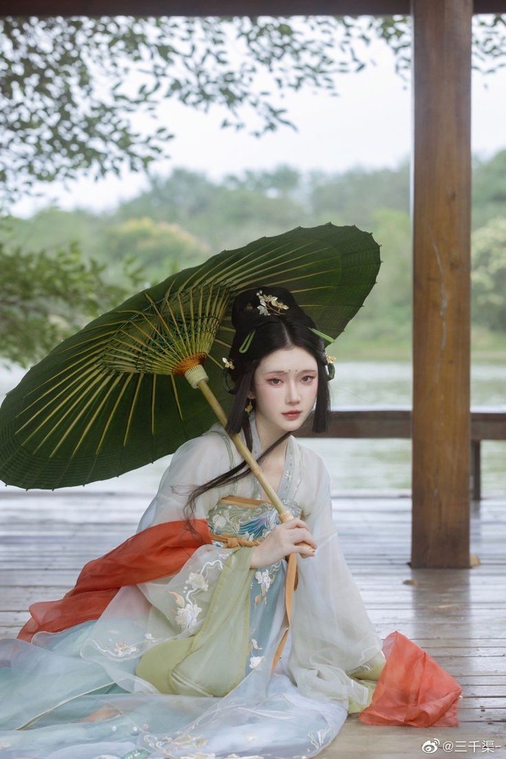 Embracing the Cheongsam:A Journey into Chinese Cultural Fashion Embracing the Cheongsam:A Journey into Chinese Cultural Fashion