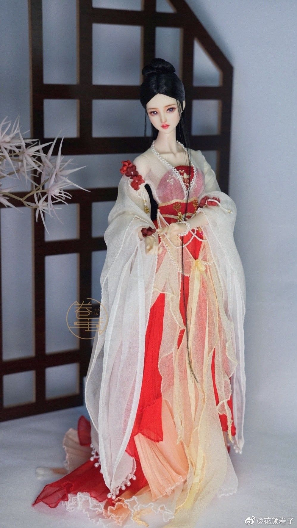 The Enchantment of Sandals and Cheongsam:A Fashion Fusion The Enchantment of Sandals and Cheongsam:A Fashion Fusion