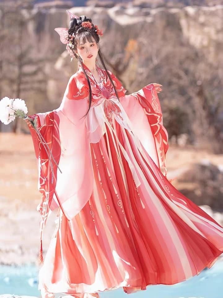 Winter Long-coat Fashion for Women in Hanfu Style:A Guide to Traditional Outerwear Winter Long-coat Fashion for Women in Hanfu Style:A Guide to Traditional Outerwear