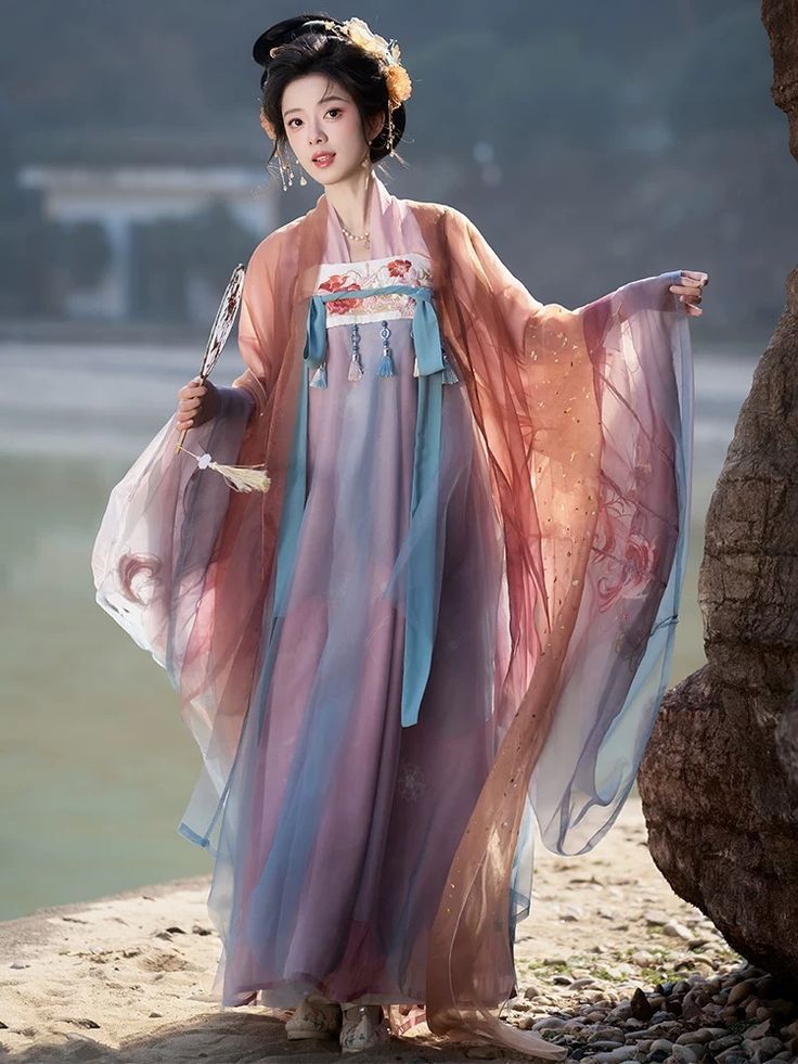 Ancient Charm of the Uncut Skirt:The Art of Traditional Cheongsam Fabrication Ancient Charm of the Uncut Skirt:The Art of Traditional Cheongsam Fabrication