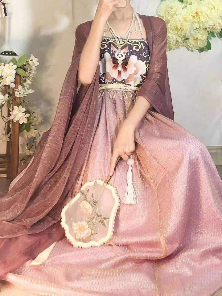 Traditional Chinese Clothing:The Evolution of Tangzhuang and Hanfu for Modern Women Traditional Chinese Clothing:The Evolution of Tangzhuang and Hanfu for Modern Women