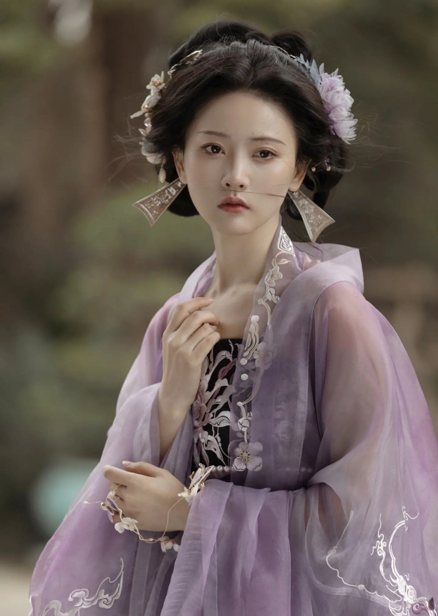 Summer Fashion for Little Girls in Traditional Tangzhuang and Hanfu Costumes Summer Fashion for Little Girls in Traditional Tangzhuang and Hanfu Costumes