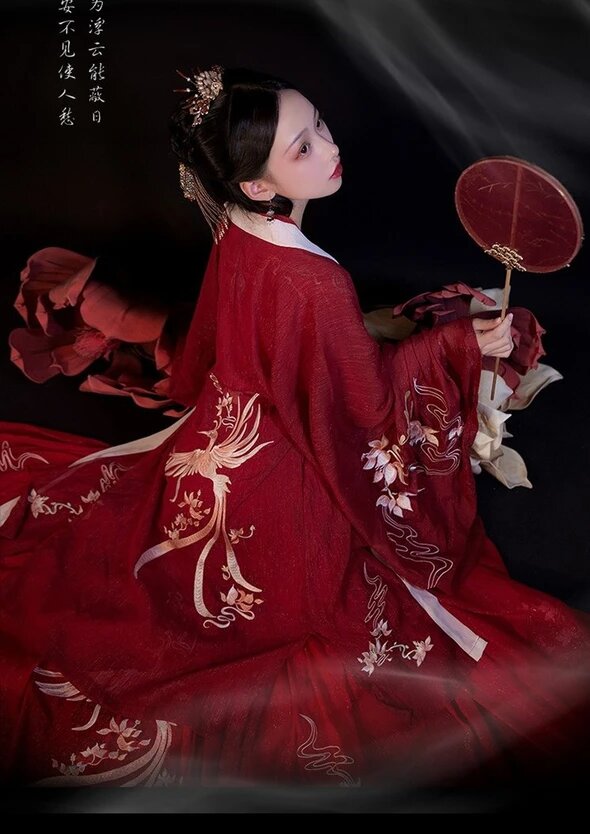 The Splendor of Shanhes Horseface Skirt:A Journey into the Traditional Beauty of Chinese Costume