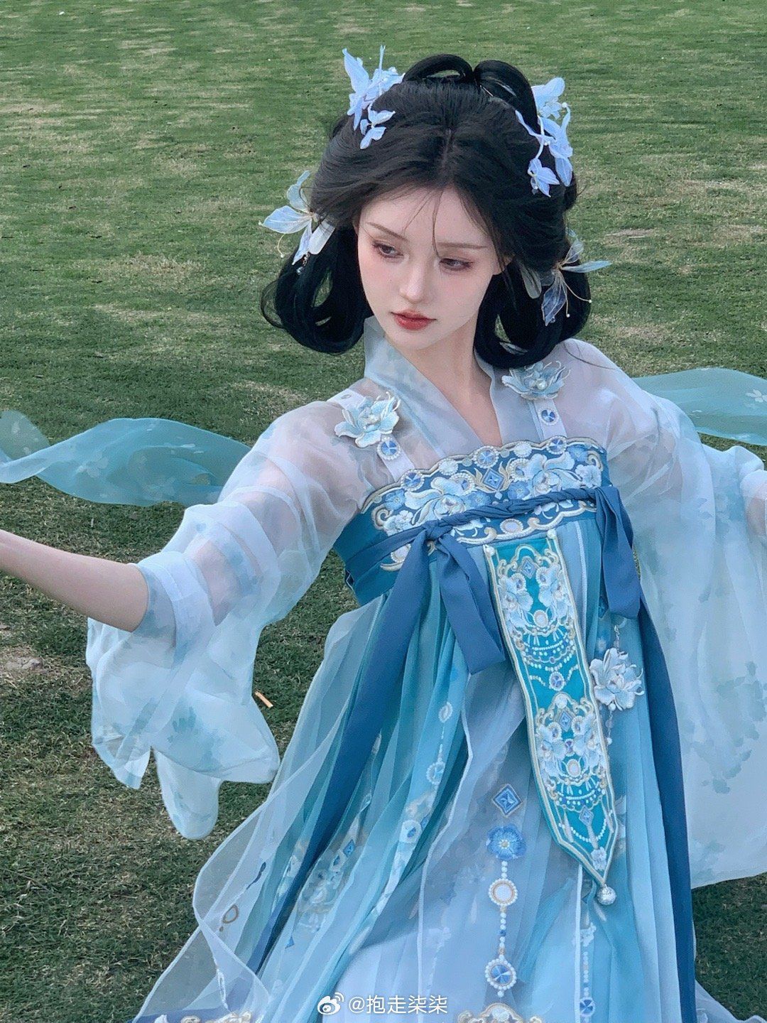 Children in Cheongsam and Traditional Chinese Clothing of the Republic Era Children in Cheongsam and Traditional Chinese Clothing of the Republic Era